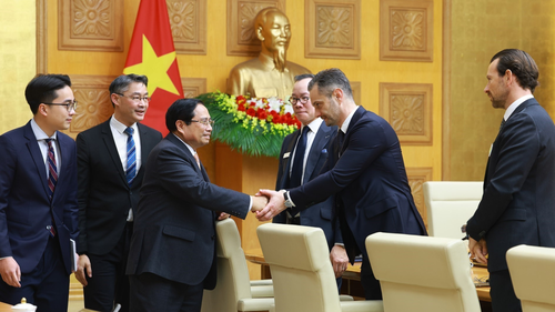 Thủ tướng Phạm Minh Chính làm việc với Đoàn các doanh nghiệp Thụy Sĩ và châu Âu