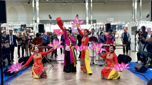 Xây dựng bộ nhận diện hình ảnh quốc gia Việt Nam