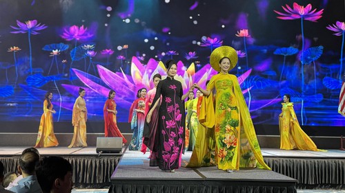 Quảng bá áo dài Việt Nam ra thế giới