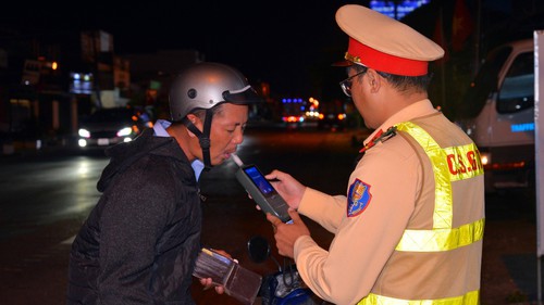Đồng loạt kiểm tra nồng độ cồn mùng 1 Tết, Camera AI “không nghỉ”