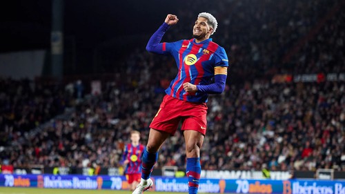 Barcelona: Chiến thắng của Araujo