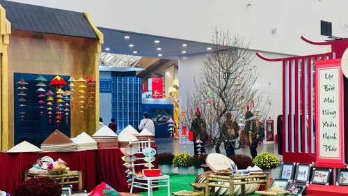 Từ chợ Tết xưa tới Hội chợ Mùa Xuân