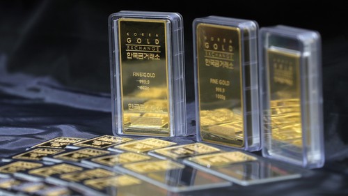 Giá vàng tăng vượt ngưỡng 4.990 USD/ounce sau đợt lao dốc lịch sử