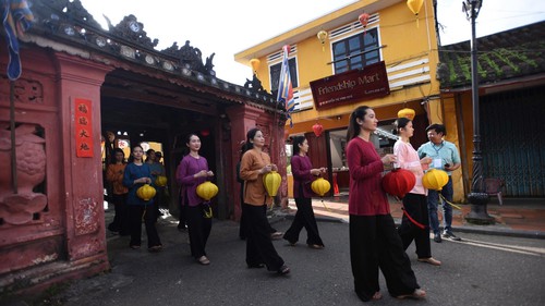 Hành trình giữ nghề làm lồng đèn truyền thống ở Đà Nẵng