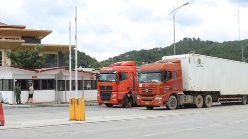 Thủ tướng chỉ đạo khẩn trương thông quan kịp thời hàng hóa xuất, nhập khẩu