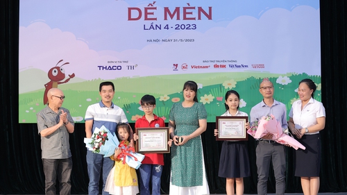 Từ "só" Hoa Muồng Vàng nhìn ra thế giới rộng lớn