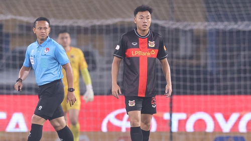 Cầu thủ U23 Việt Nam quá tải khi về V-League: Tận thu nghĩa là 'tự sát'