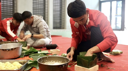 Tin nóng bóng đá Việt hôm nay 7/2: Đội trưởng U23 Việt Nam gói bánh chưng; CLB SHB Đà Nẵng nghỉ Tết sớm nhất V-League