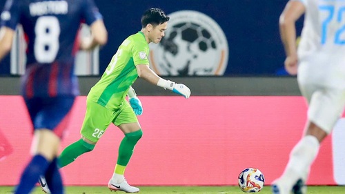 Thủ môn Nguyên Mạnh cán mốc lịch sử ở trận hòa Johor Darul Ta'zim