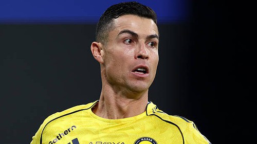 Benzema vừa gia nhập Al Hilal đã lập hat-trick, Ronaldo đình công ở Al Nassr là dễ hiểu