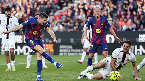 Lewandowski sánh ngang Messi và Ronaldo, Yamal lập cột mốc đáng nhớ trong ngày Barca chiến thắng