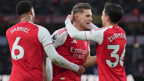 Arsenal càng đá càng lì