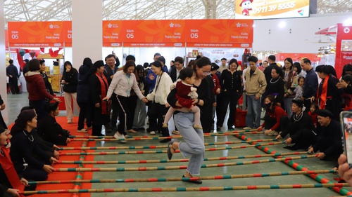 "Tết đến sớm" trong ngày cuối tuần tại Hội chợ Mùa Xuân