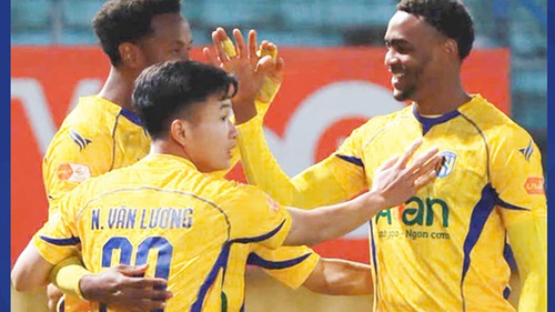 Ngoại binh tỏa sáng, SLNA bất ngờ thắng đậm chủ nhà Thể Công-Viettel ở V-League