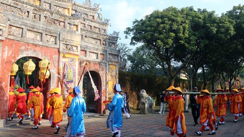 Tết cung đình, sông nước và mây ngàn