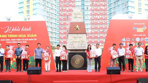 Chung tay chăm lo giúp sinh viên đón Tết ấm áp