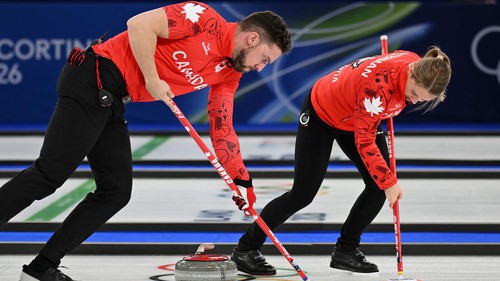 Môn thể thao độc lạ ở Olympic mùa Đông: VĐV phải dùng chổi lau sàn khi thi đấu