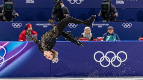 VĐV trượt băng nghệ thuật Mỹ gây kinh ngạc ở Olympic mùa Đông với cú nhảy 'thách thức định luật vật lý'