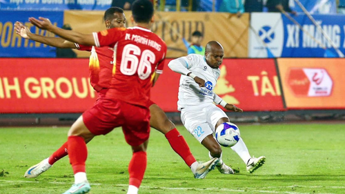 Đương kim vô địch V-League lạc lối trong cuộc đua trụ hạng