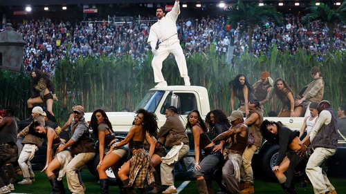 Bad Bunny và khoảnh khắc lịch sử tại Super Bowl 2026