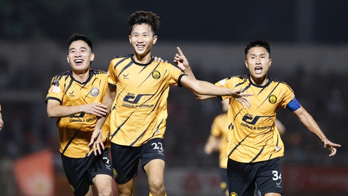 Đằng sau những bất ngờ tại V-League