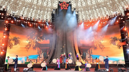 Chương trình "Sắc Xuân Bính Ngọ 2026" tại Hội chợ Mùa Xuân thu hút giới trẻ