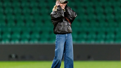 Minh tinh Hollywood 'gây bão' với màn ăn mừng giống ngôi sao MU