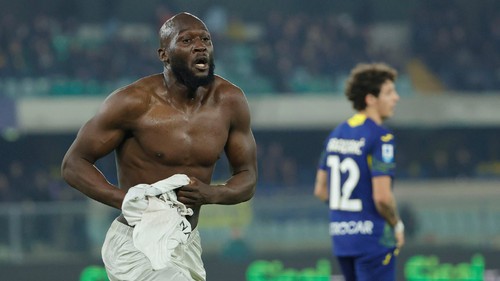 Romelu Lukaku ghi bàn sau 281 ngày: 'Big Rom' đã trở lại, giải cứu Napoli