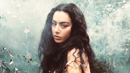Album "Wuthering Heights": Bước chuyển mình ngoạn mục của Charli XCX
