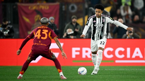 Juventus chia điểm Roma sau trận cầu có 6 bàn thắng