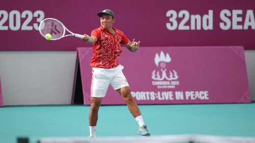 Quần vợt Việt Nam: 'Người khổng lồ' tự làm khó mình