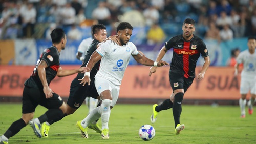 HLV Vũ Hồng Việt nói điều bất ngờ về Xuân Son sau khi dứt 10 trận không thắng