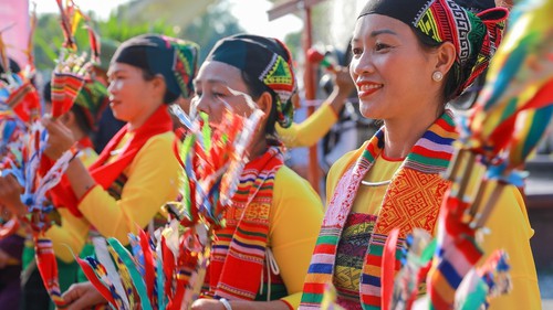 "Mùa Xuân và tuổi trẻ" tại Làng Văn hóa - Du lịch các dân tộc Việt Nam