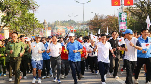 Từ đường chạy Điện Biên đến tầm vóc Việt Nam