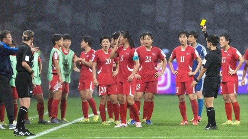 Truyền thông Trung Quốc lên tiếng về quyết định gây tranh cãi của trọng tài nữ Việt Nam tại giải châu Á