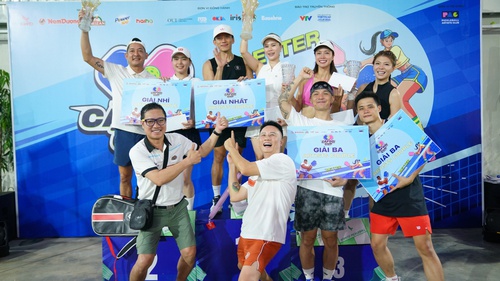 Vợ chồng Lý Hoàng Nam – Phương Trinh vô địch giải Pickleball Cặp đôi Cúp 2026
