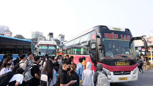 Hà Nội: Doanh nghiệp vận tải linh hoạt thích ứng với biến động giá xăng dầu