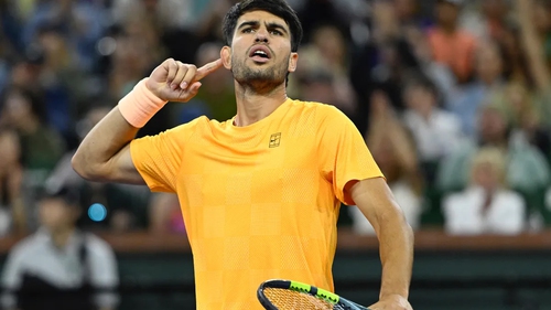 Carlos Alcaraz thắng thuyết phục Casper Ruud, lập cột mốc lịch sử tại Indian Wells