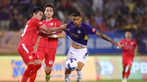 Chuyên gia Đoàn Minh Xương: 'V-League hấp dẫn cả hai đầu bảng xếp hạng'