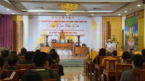 Hồ Quỳnh Hương xuất hiện trong album Kinh Phật, khởi động cuộc thi "Sáng đạo trong đời"