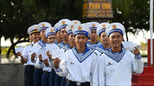 Bầu cử Quốc hội và HĐND: Lá phiếu giữa trùng khơi - niềm tin gửi về đất mẹ