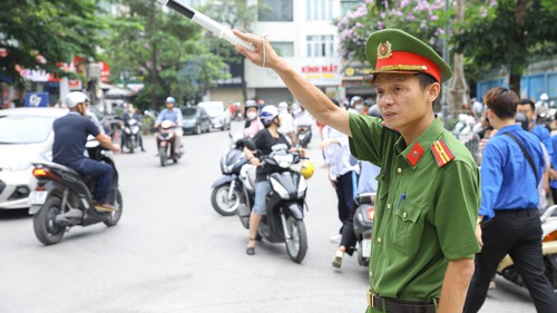 Phân luồng giao thông nhiều tuyến phố quanh hồ Hoàn Kiếm để thi công chống ngập