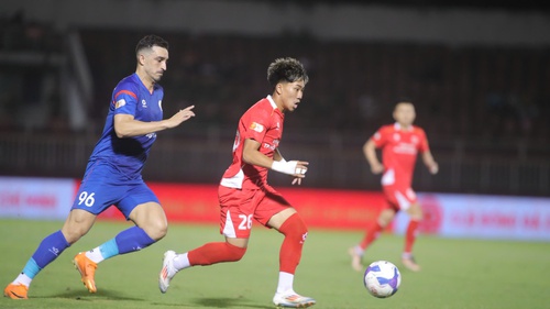 Cầu thủ Việt kiều 20 tuổi khiến cả V-League ngạc nhiên 