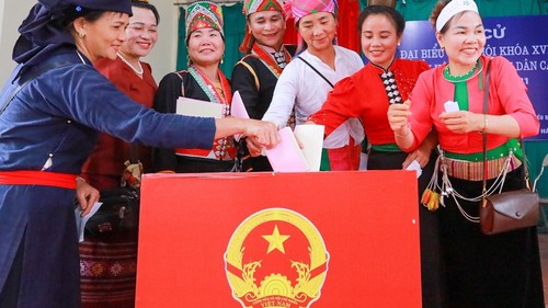 Dòng chảy lịch sử tiếp nối trong từng lá phiếu