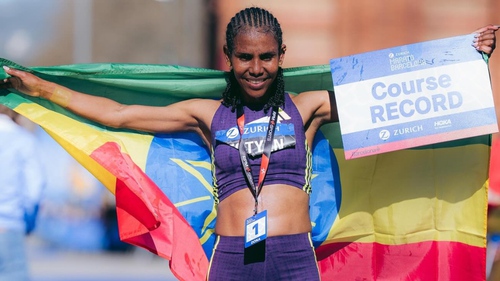 Vừa ra mắt marathon, chân chạy Ethiopia đã suýt phá kỷ lục thế giới