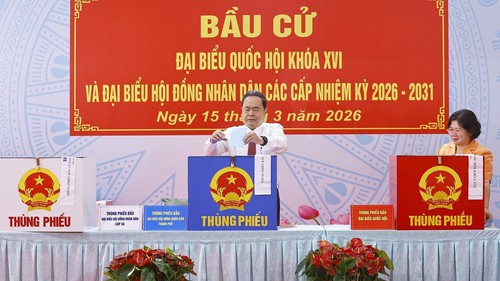 Chủ tịch Quốc hội Trần Thanh Mẫn bỏ phiếu bầu cử tại TP Hồ Chí Minh