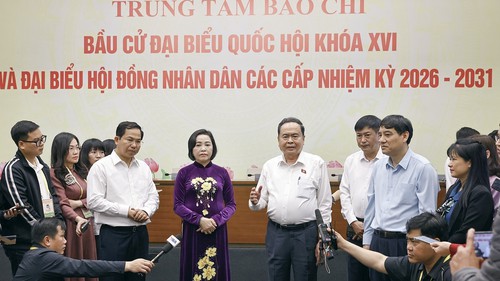 Chủ tịch Quốc hội Trần Thanh Mẫn kiểm tra công tác bầu cử tại Hà Nội
