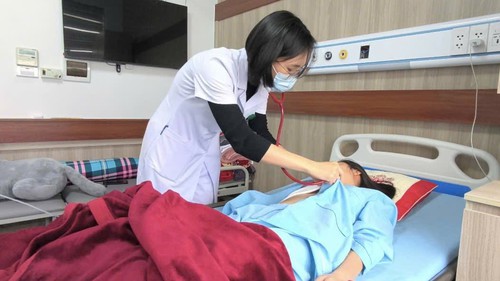 SUÝT MẤT MẠNG VÌ CHỦ QUAN VỚI VIÊM HỌNG, NỮ SINH 16 TUỔI BỊ "SIÊU VI KHUẨN" TẤN CÔNG ĐA CƠ QUAN