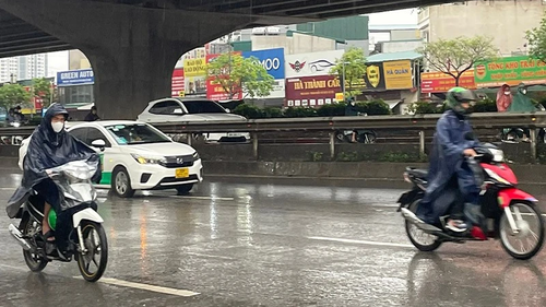 Nhiều khu vực có mưa dông vào chiều tối và đêm, đề phòng lốc, sét