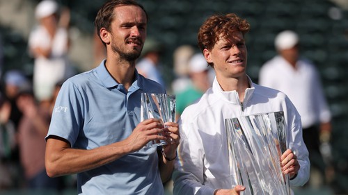 Jannik Sinner đã khuất phục một Medvedev lì lợm như thế nào?